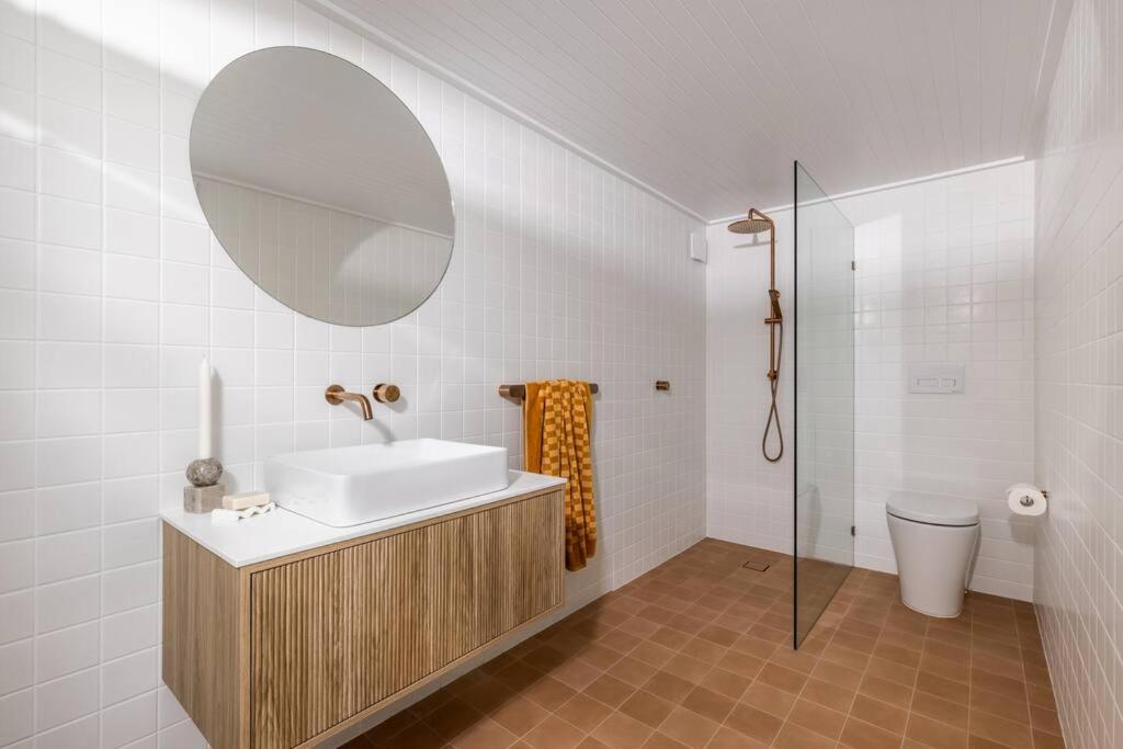 Blackbutt House - Luxe Retreat With Pool and Sauna