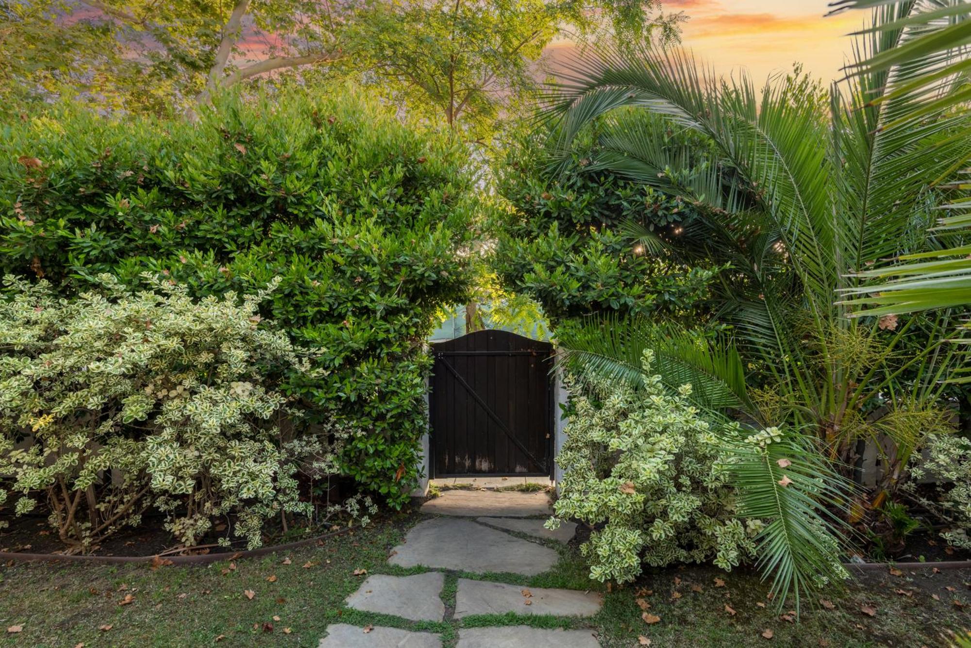 Lux Spanish Style Mansion 4BD BA,Dog House