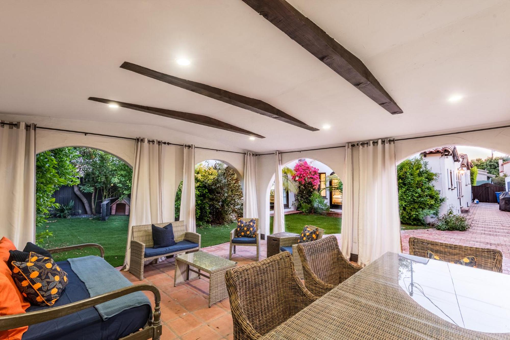 Lux Spanish Style Mansion 4BD BA,Dog House