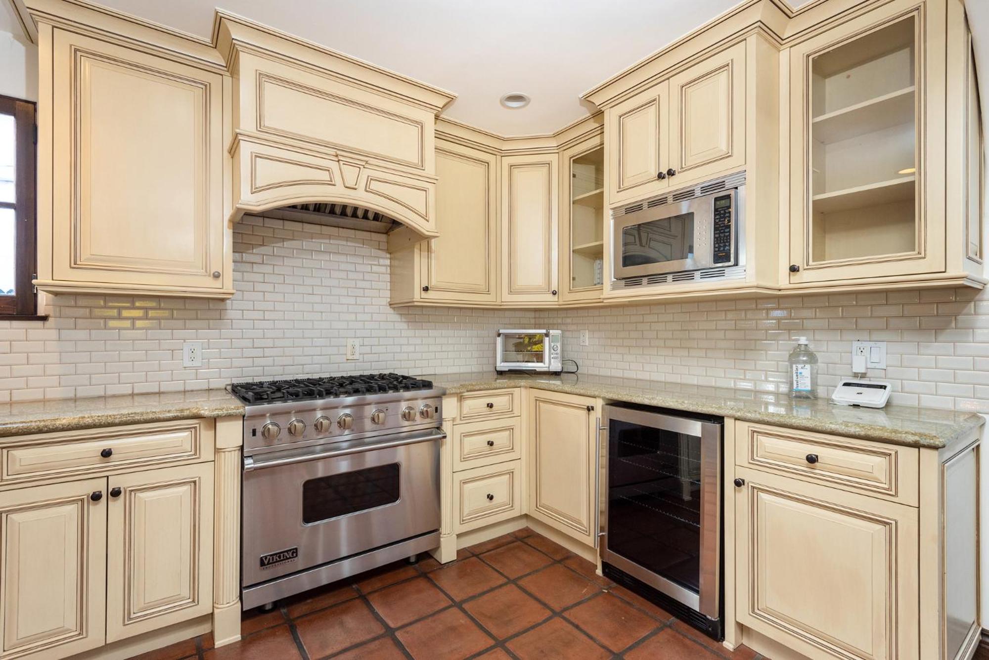 Lux Spanish Style Mansion 4BD BA,Dog House
