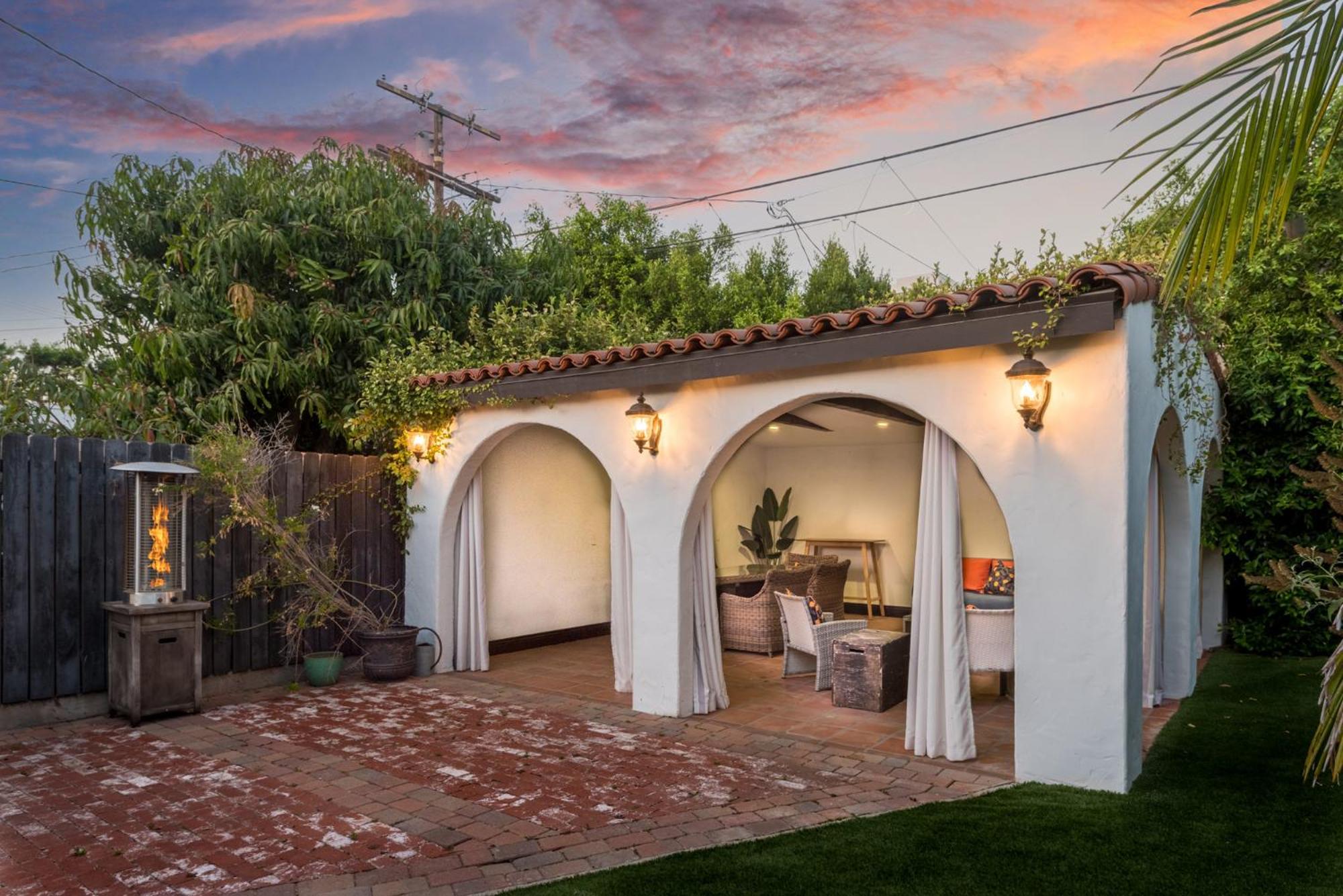 Lux Spanish Style Mansion 4BD BA,Dog House