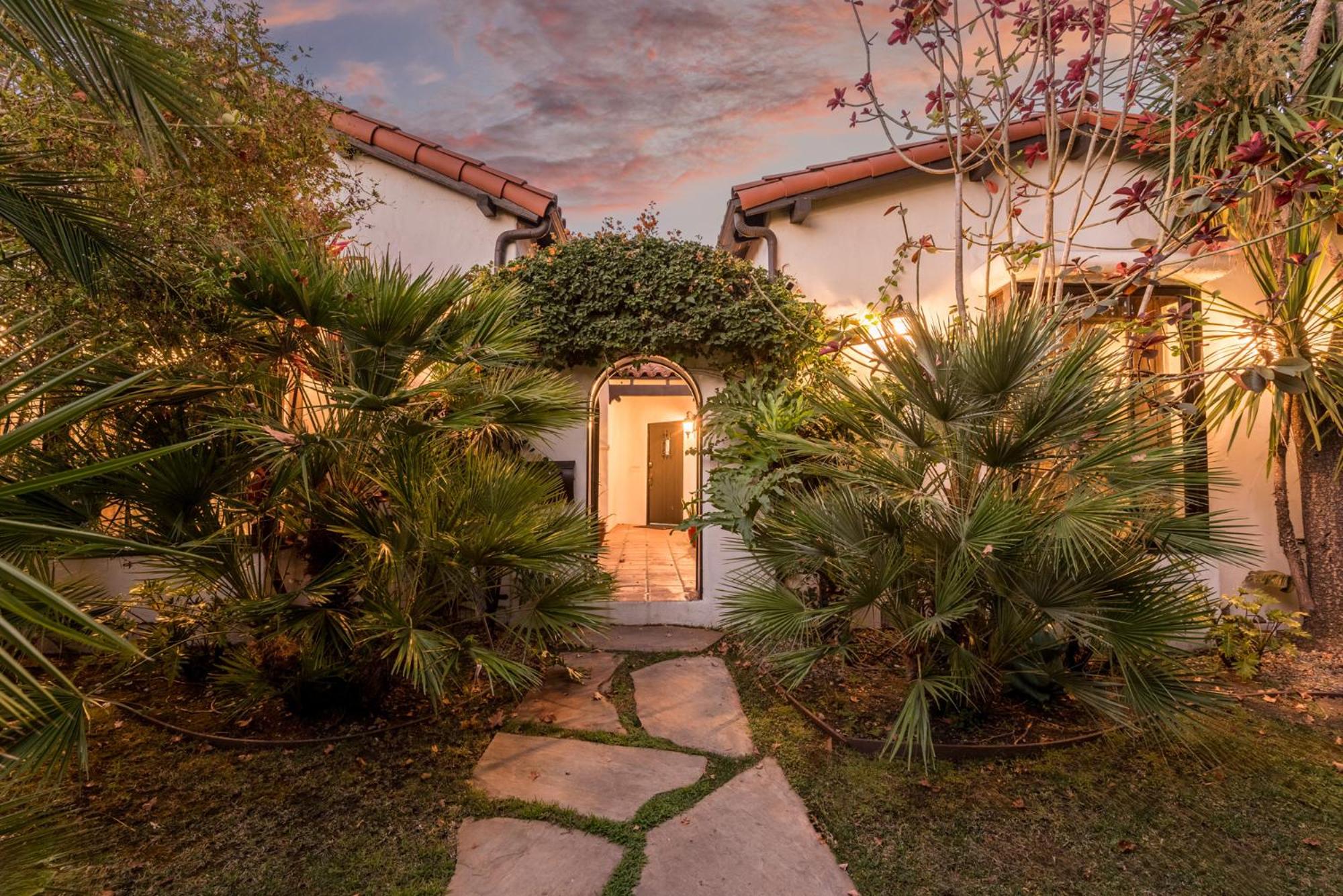 Lux Spanish Style Mansion 4BD BA,Dog House
