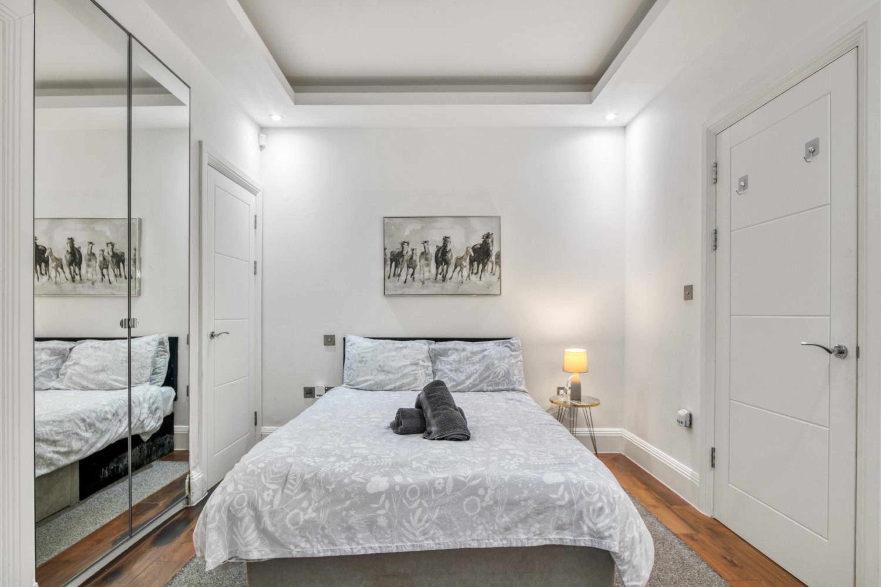 2 Bed 2 Bath Balcony View Wimbledon Tennis