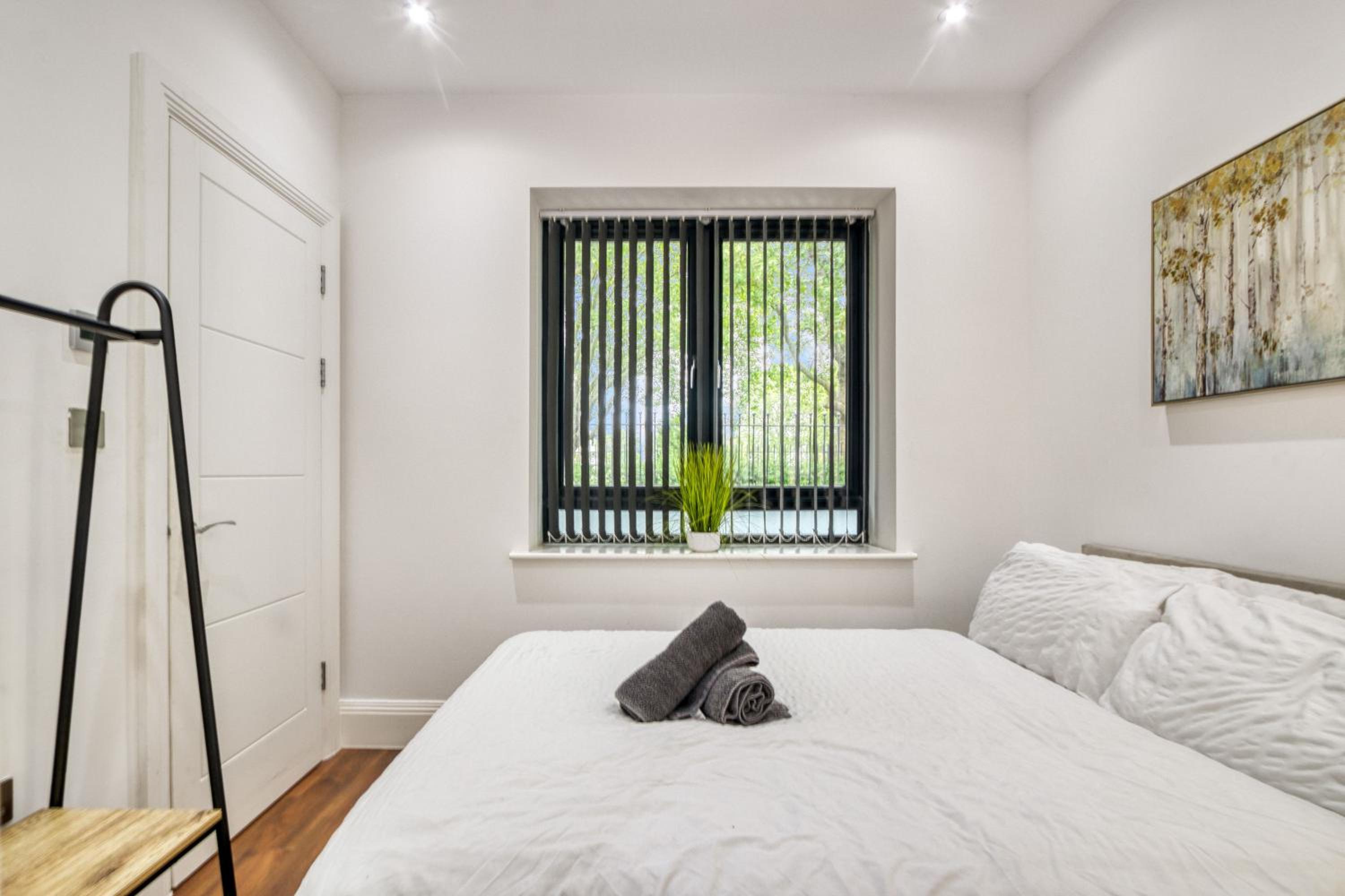 2 Bed 2 Bath Balcony View Wimbledon Tennis