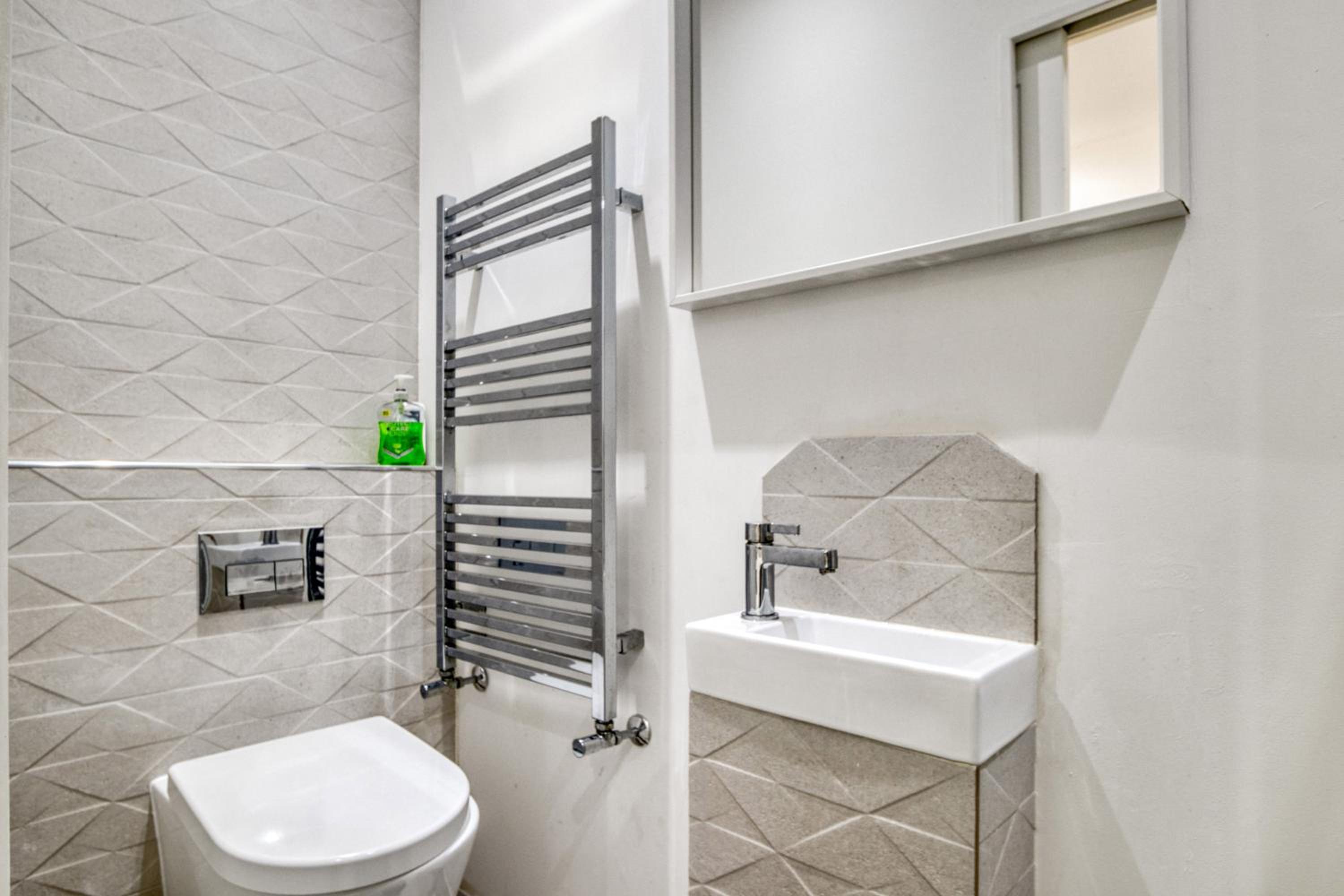 2 Bed 2 Bath Balcony View Wimbledon Tennis