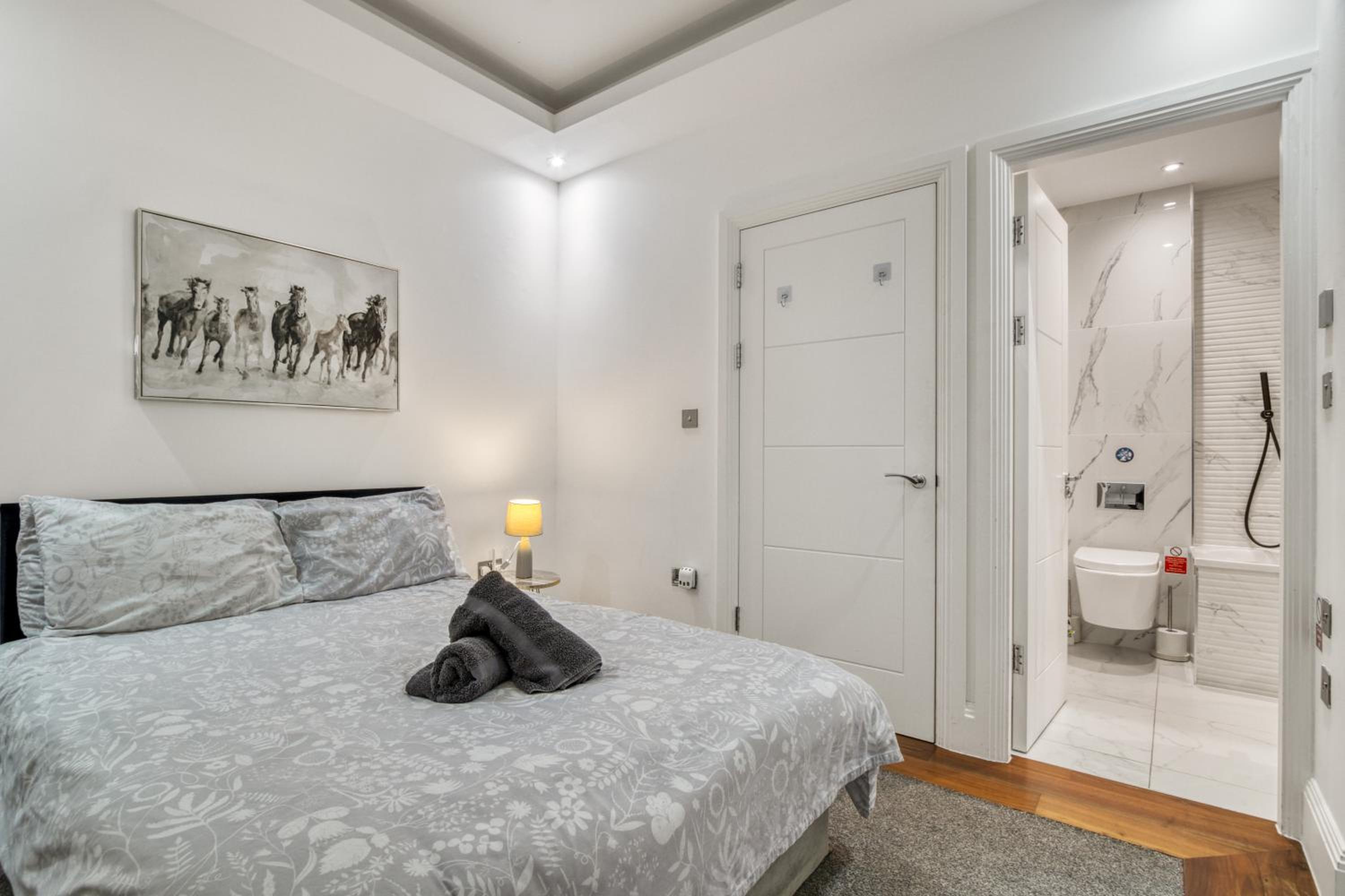 2 Bed 2 Bath Balcony View Wimbledon Tennis