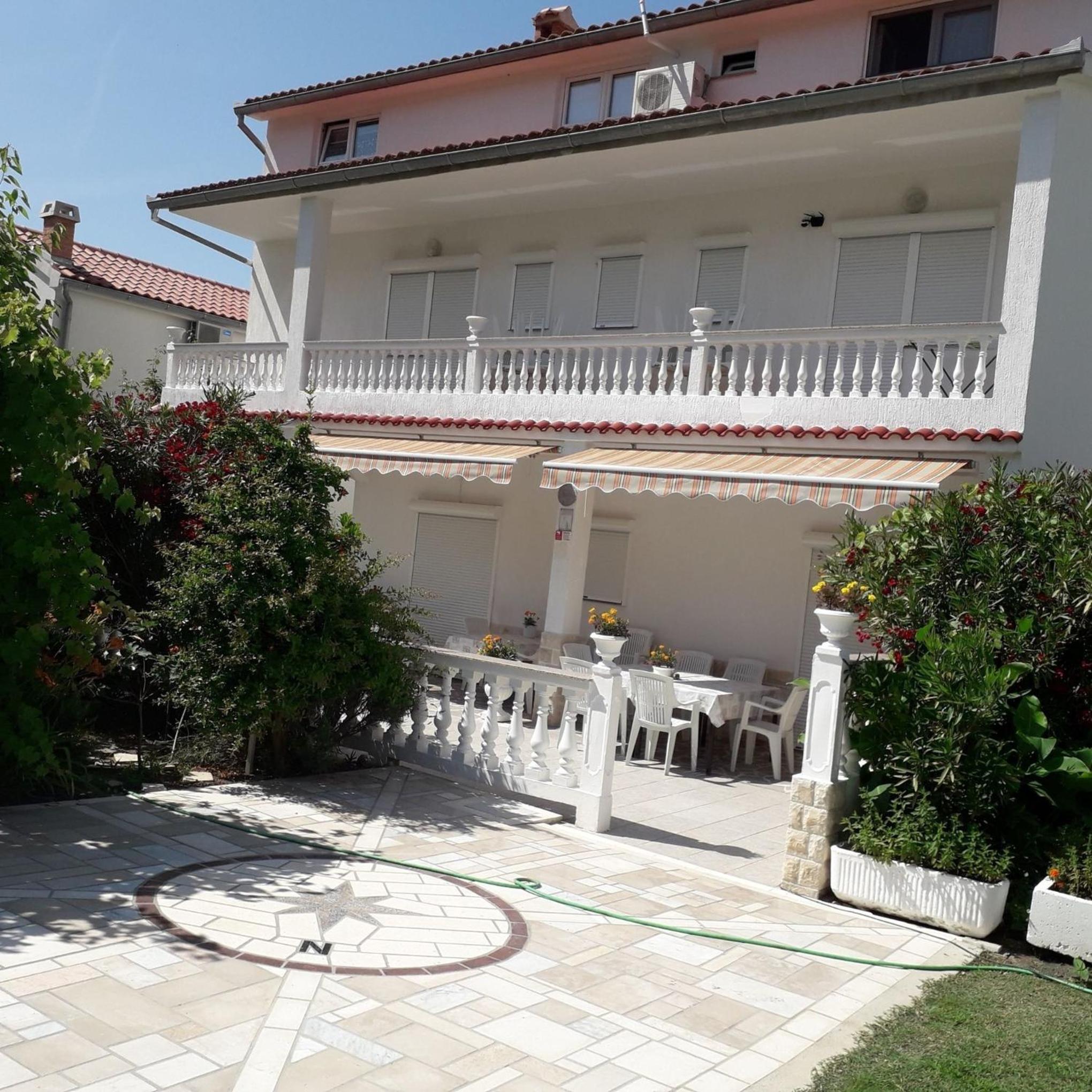 Apartment Daisy- excellent location close to Rab view 2