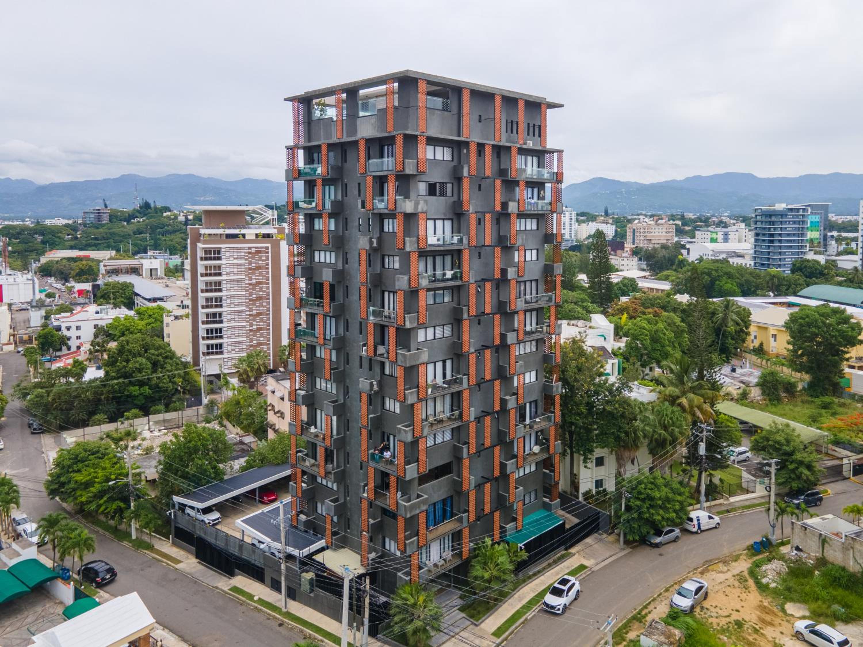 Hotel Modern Luxury Condo with Rooftop Pool & Gym - Image 1