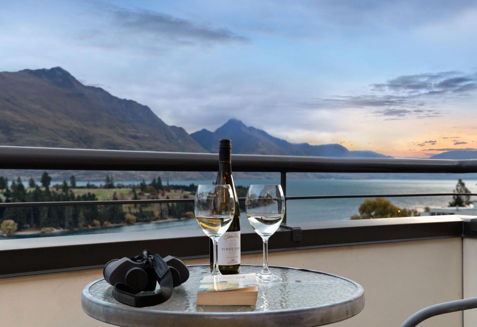 Swallowdale accommodation with amazing views view 3
