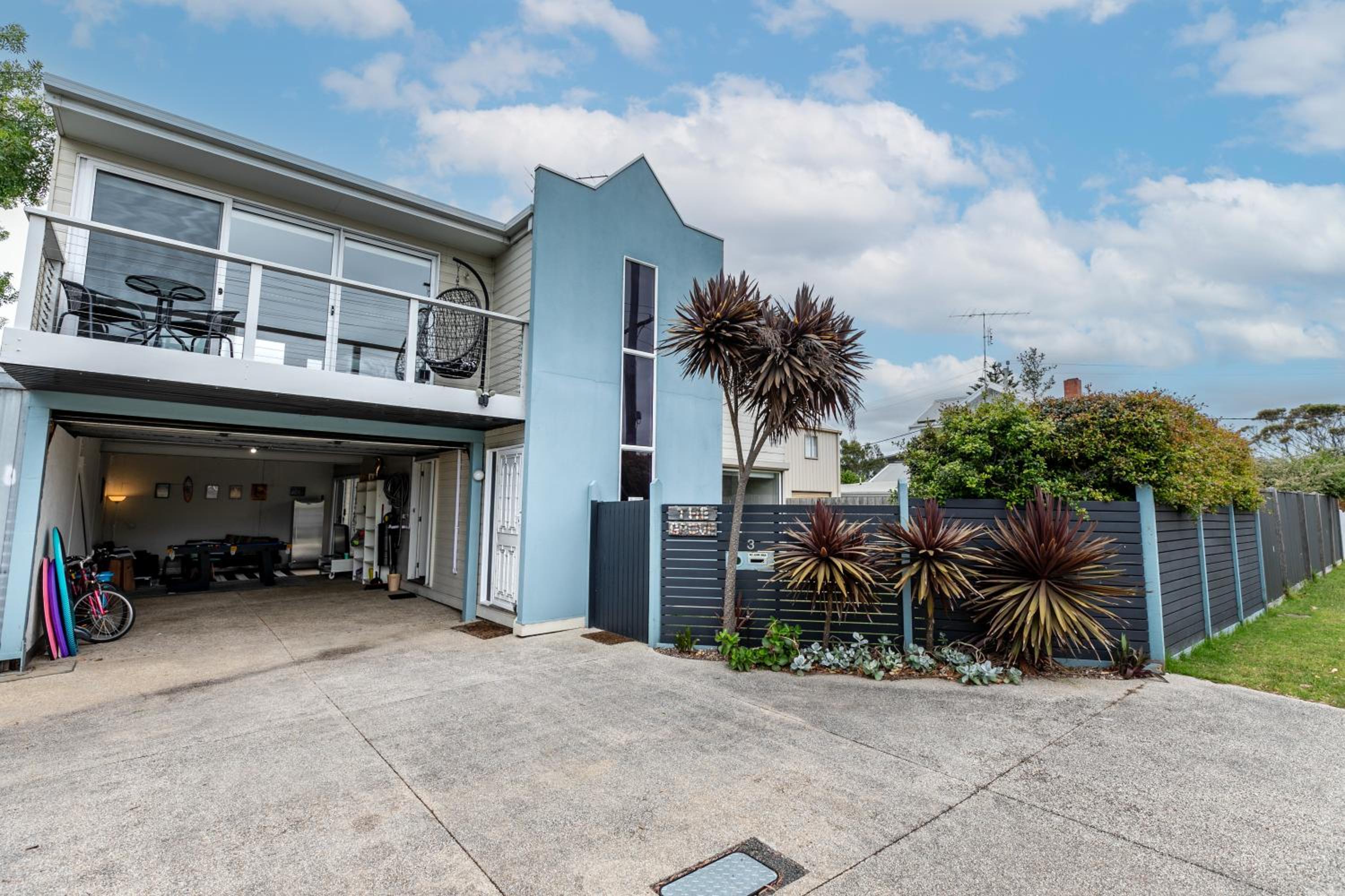'The Grove' Family Home By The Beach