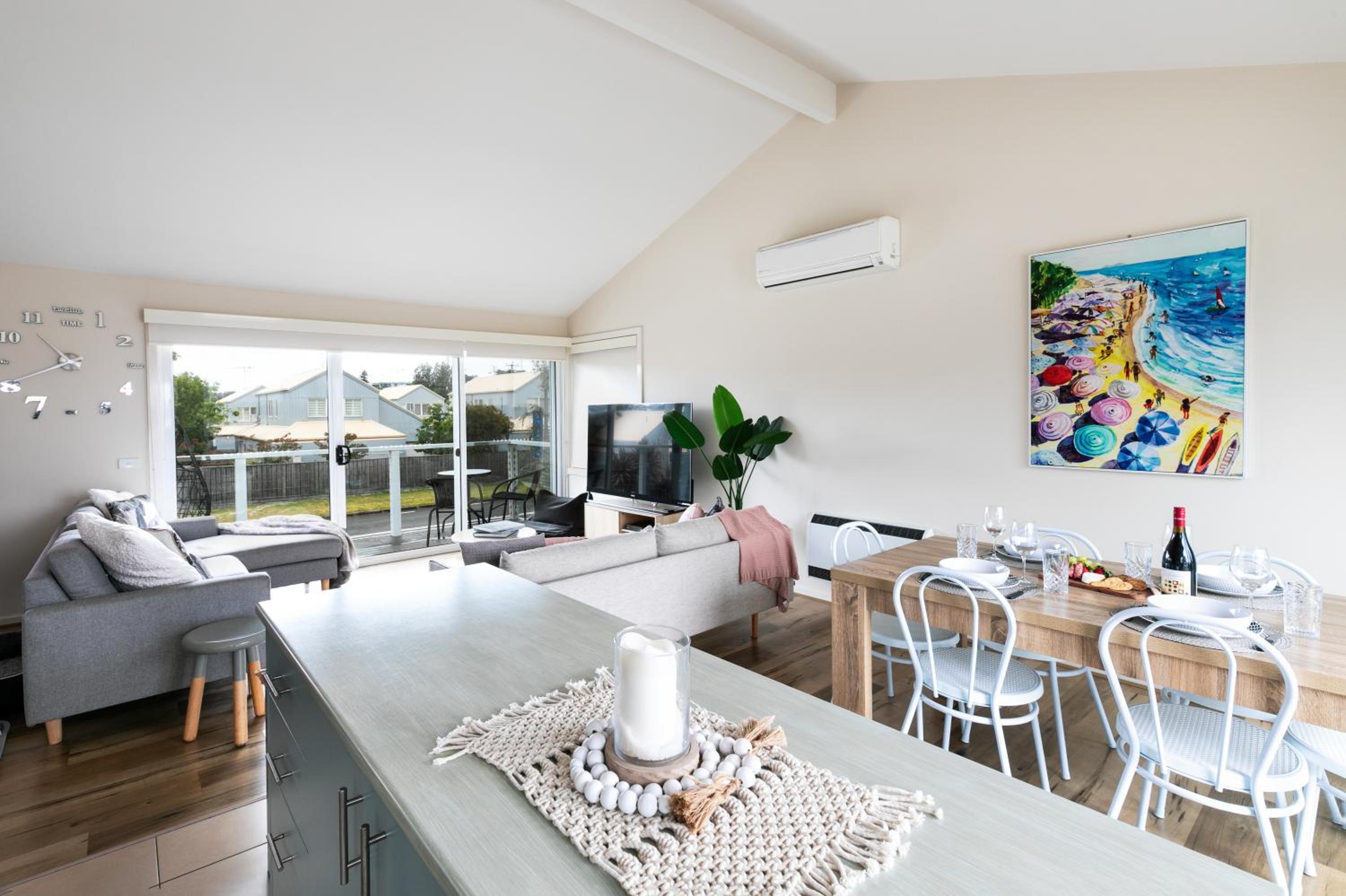 'The Grove' Family Home By The Beach