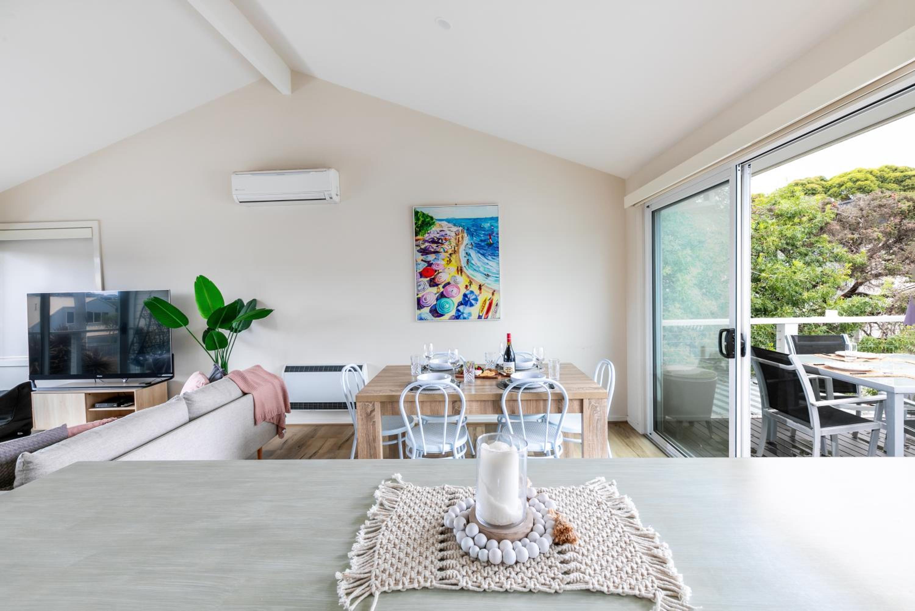 'The Grove' Family Home By The Beach