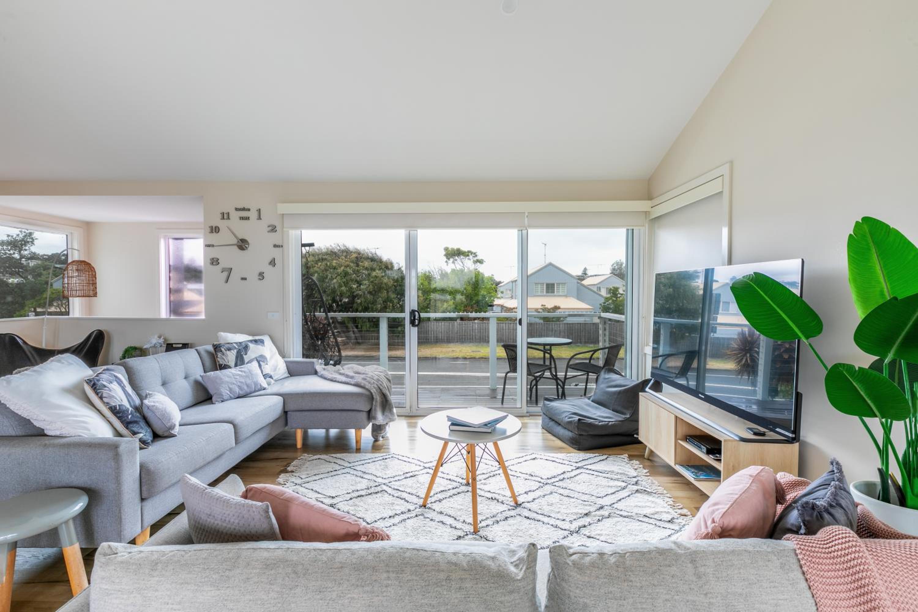 'The Grove' Family Home By The Beach