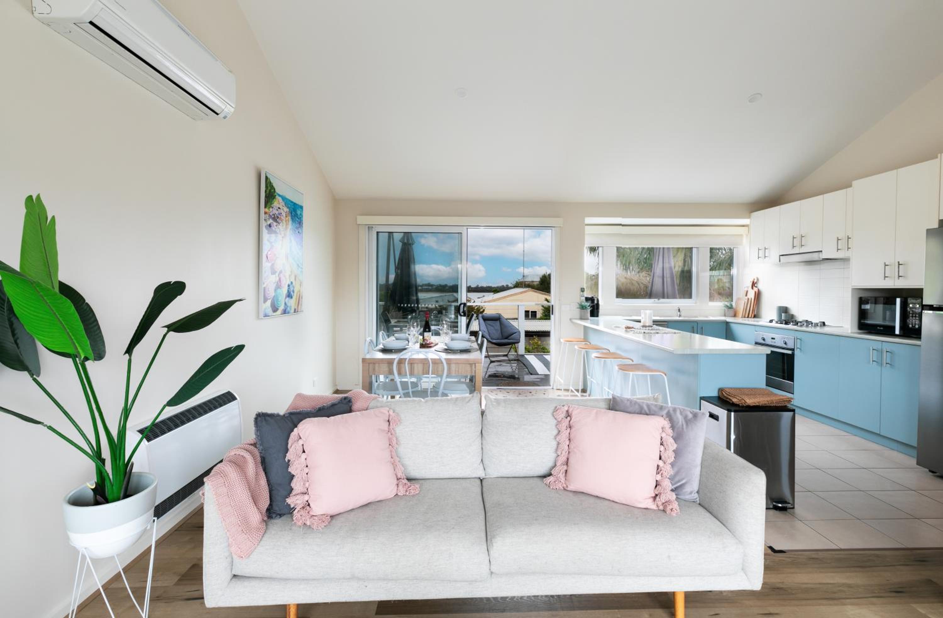 'The Grove' Family Home By The Beach