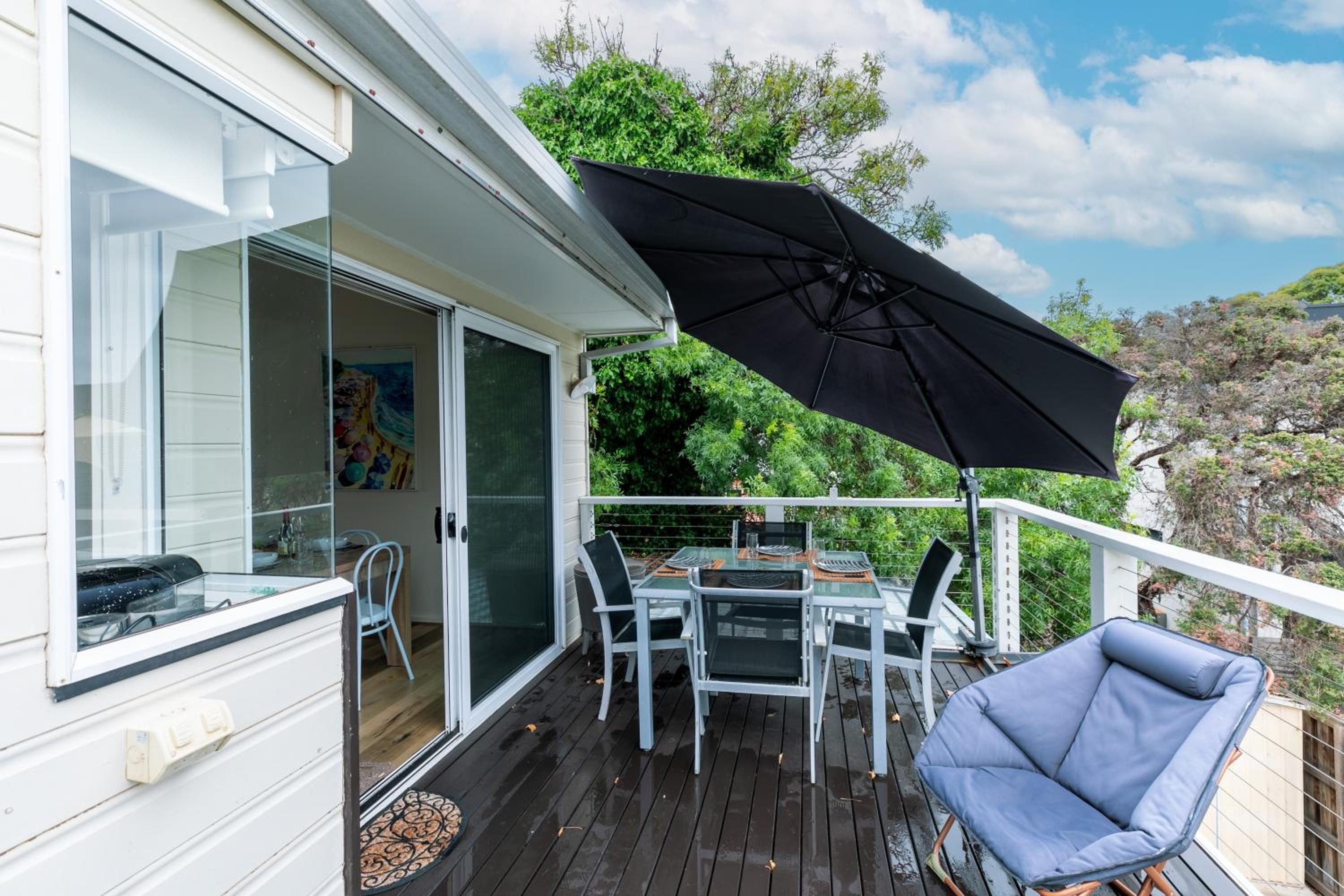 'The Grove' Family Home By The Beach