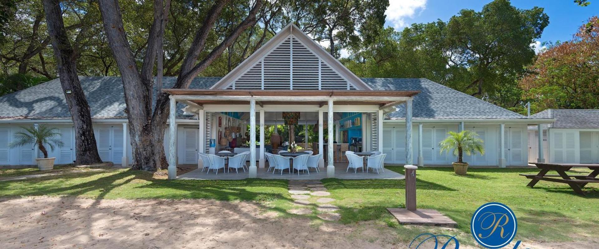 Beautiful 3 Br villa near the beach