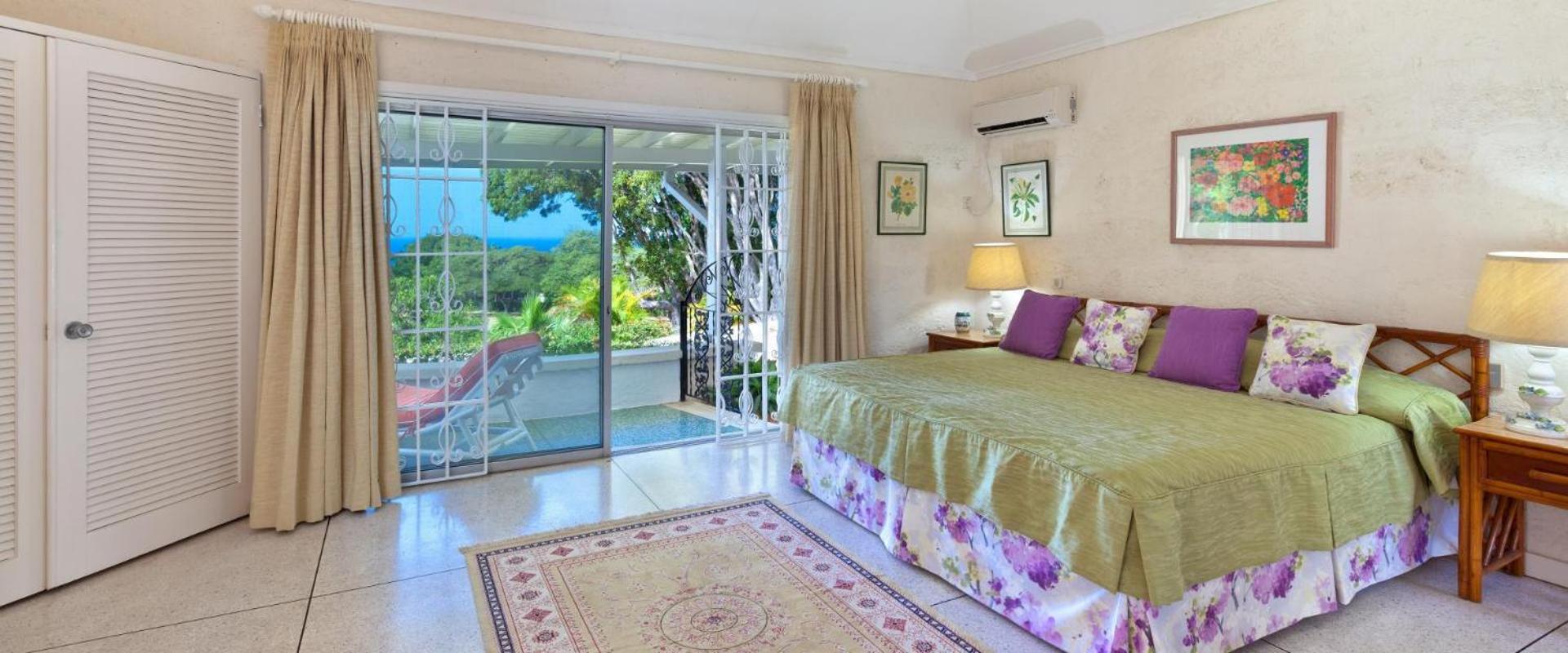 Beautiful 3 Br villa near the beach