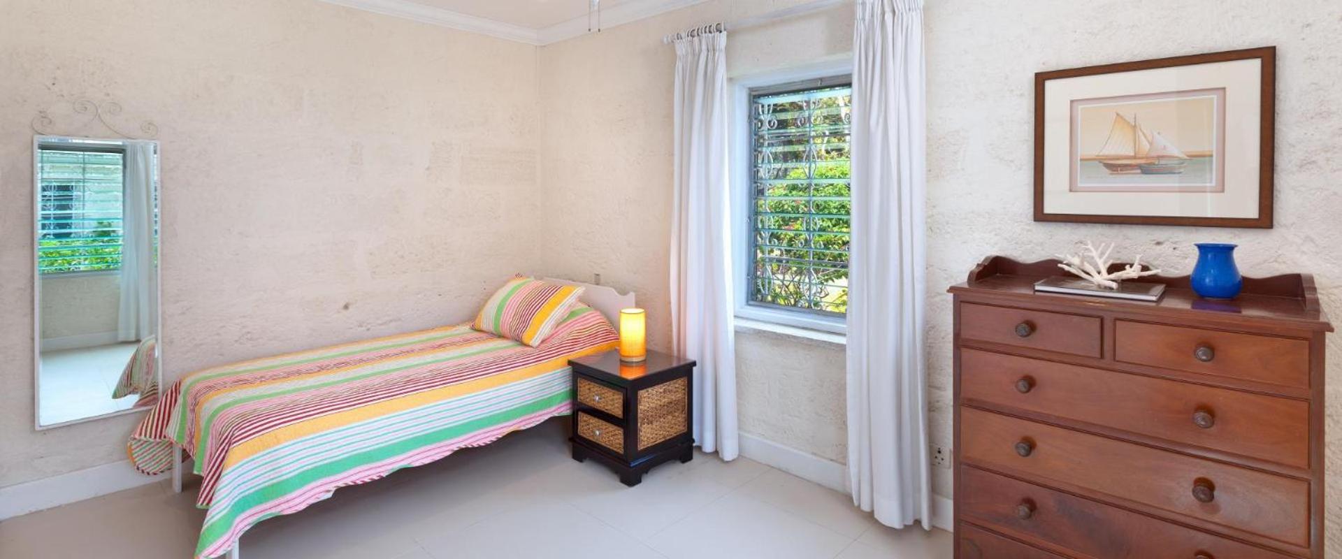 Beautiful 3 Br villa near the beach