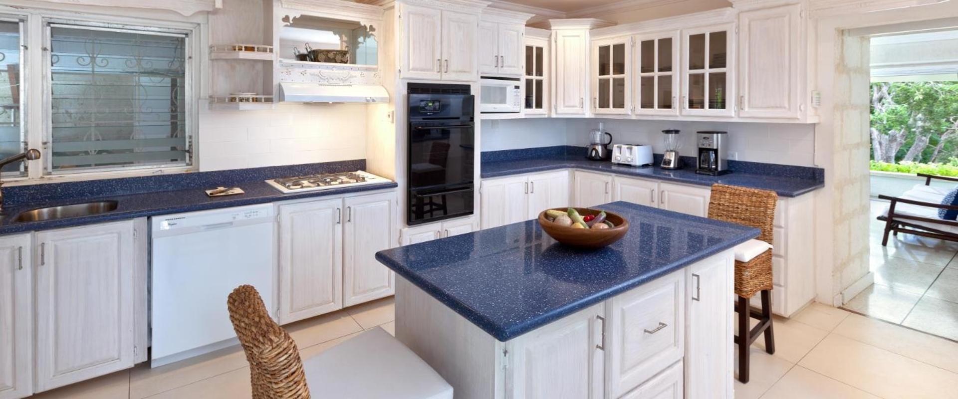 Beautiful 3 Br villa near the beach