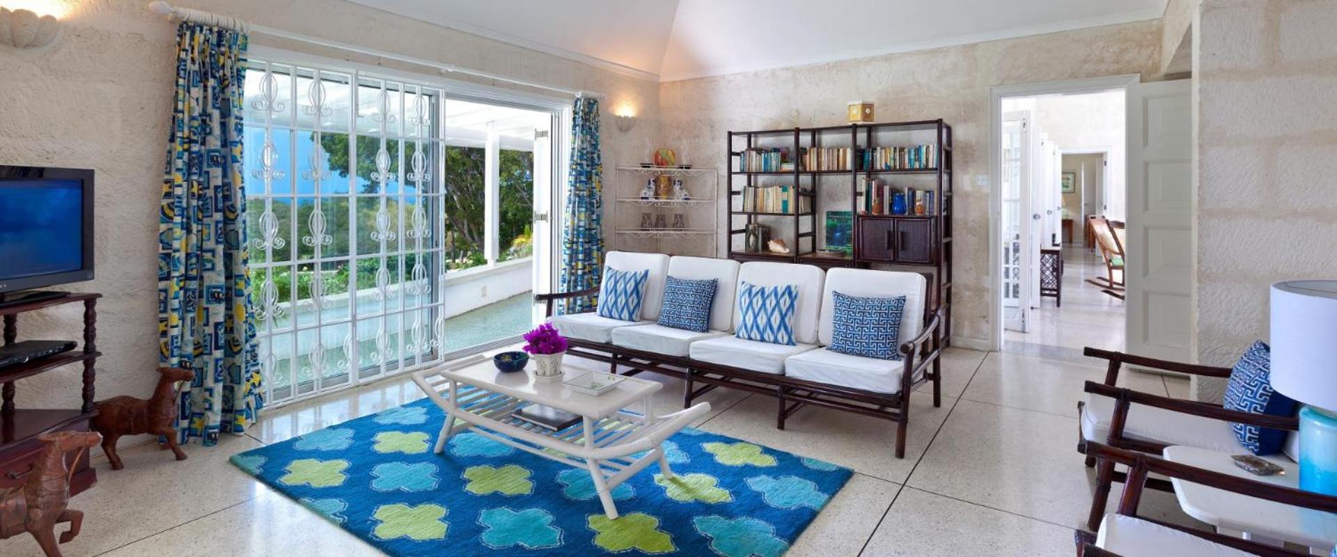 Beautiful 3 Br villa near the beach