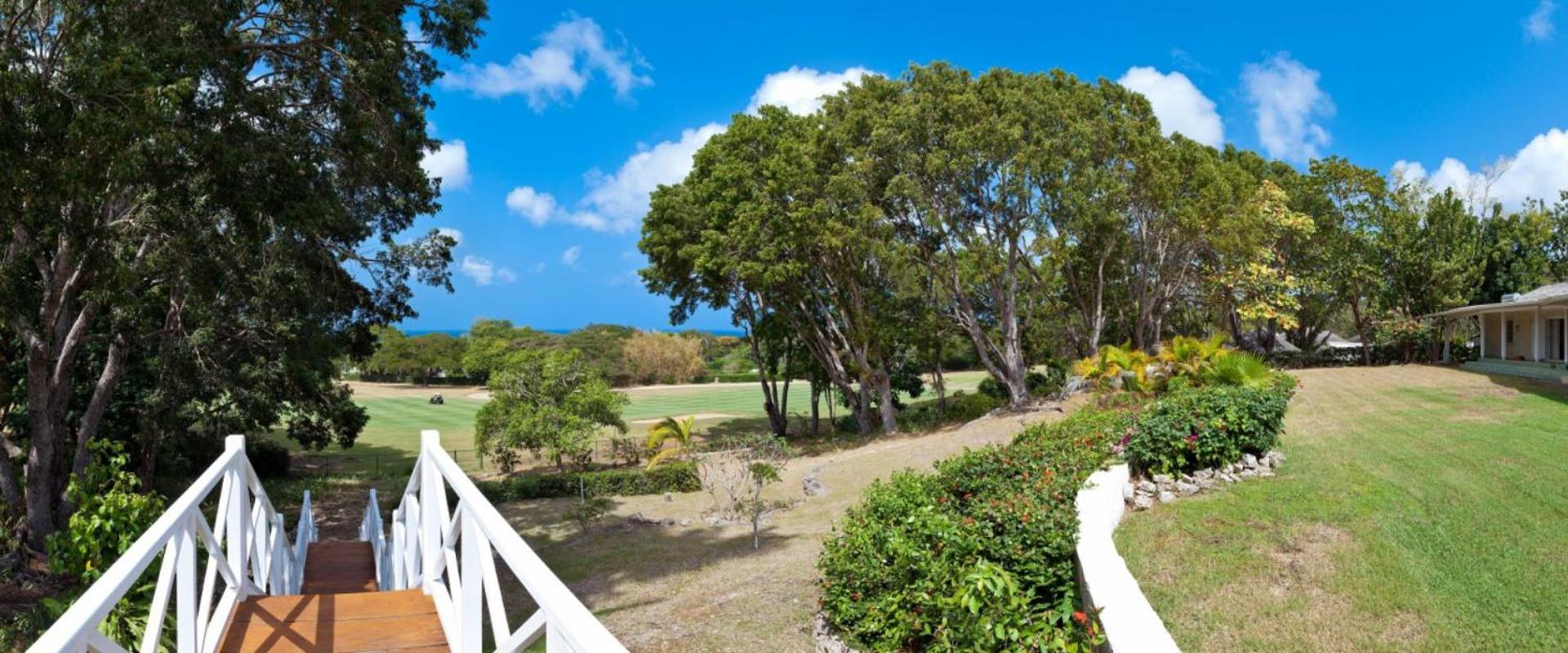 Beautiful 3 Br villa near the beach