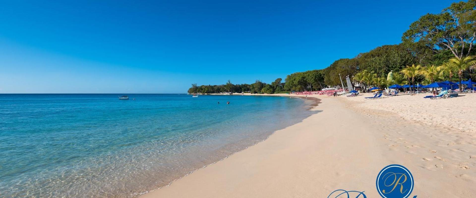 Beautiful 3 Br villa near the beach