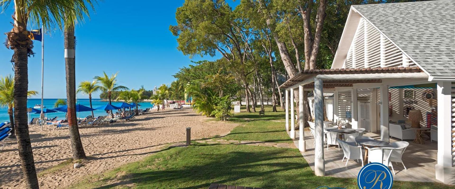 Beautiful 3 Br villa near the beach