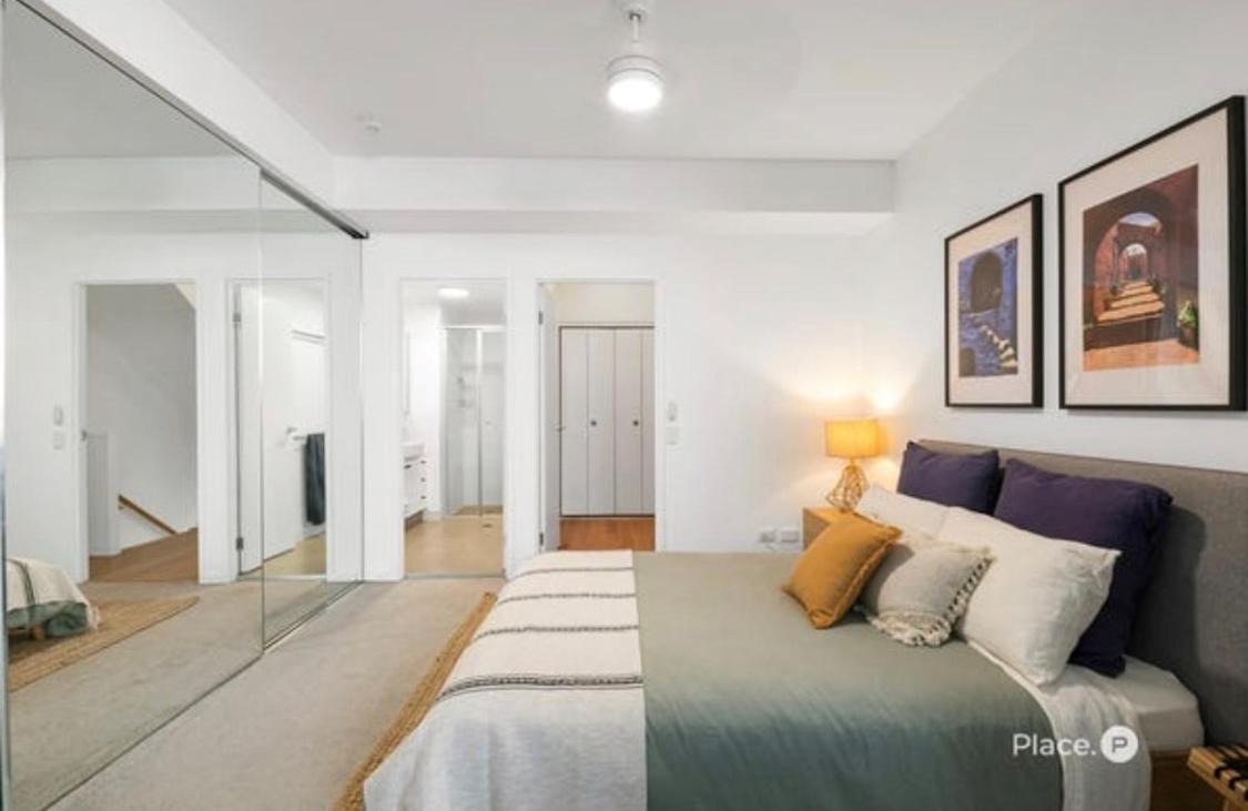 Indigo on Oxford Street - Riverside two bedroom apartment