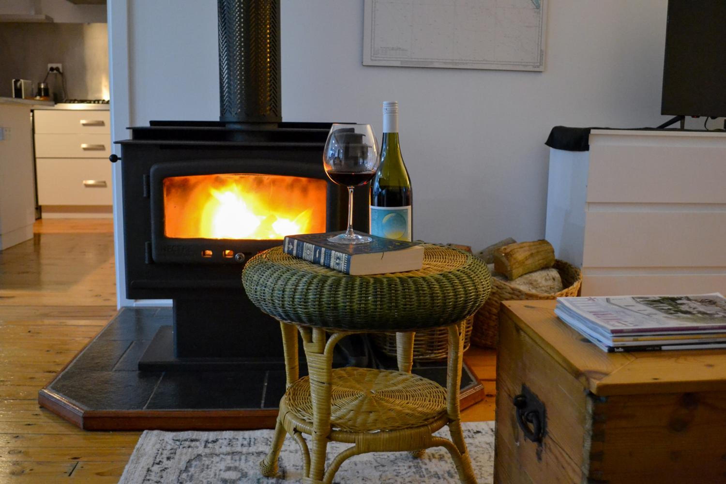 The Nook - Cosy log fire cottage