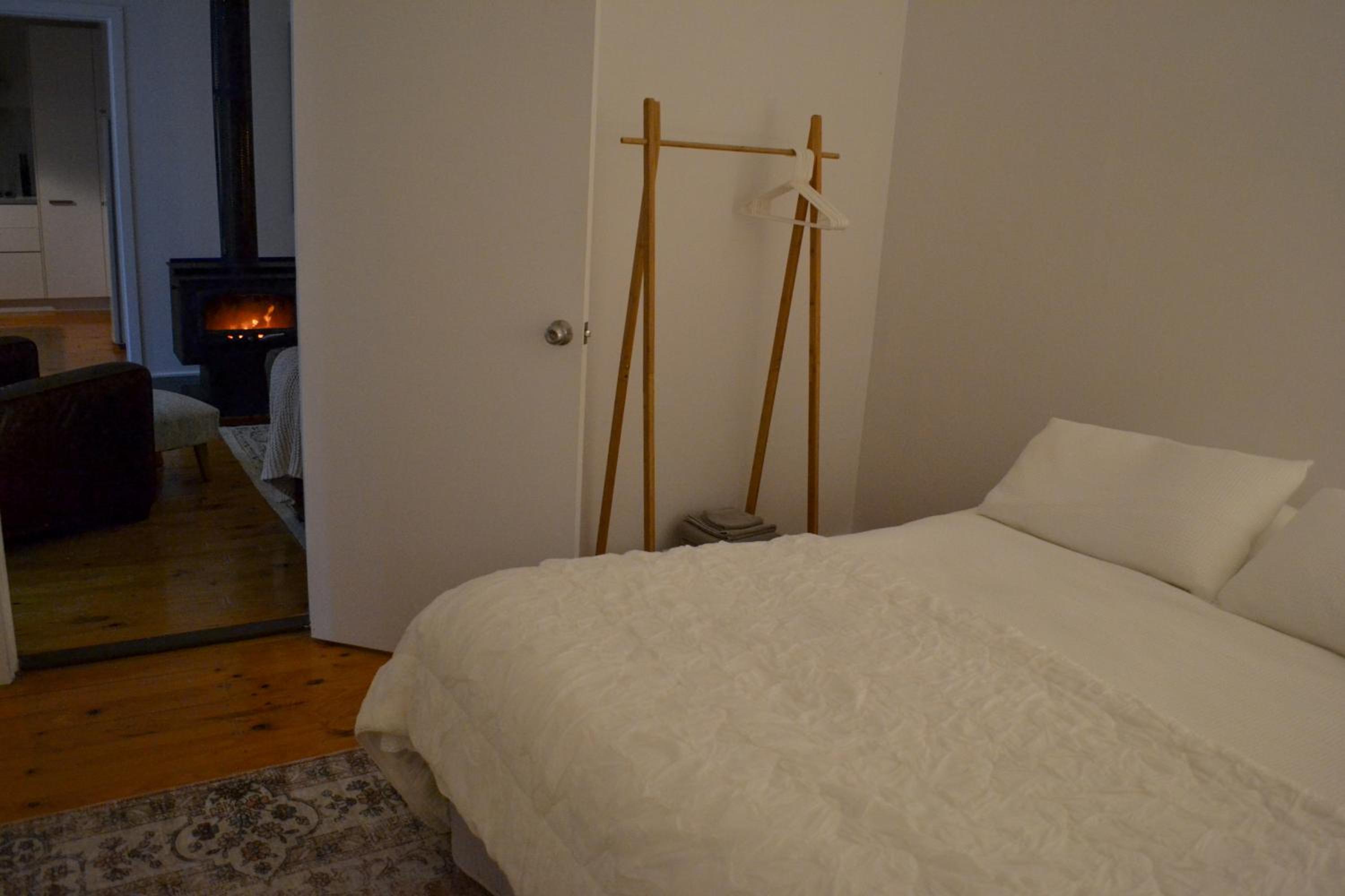 The Nook - Cosy log fire cottage