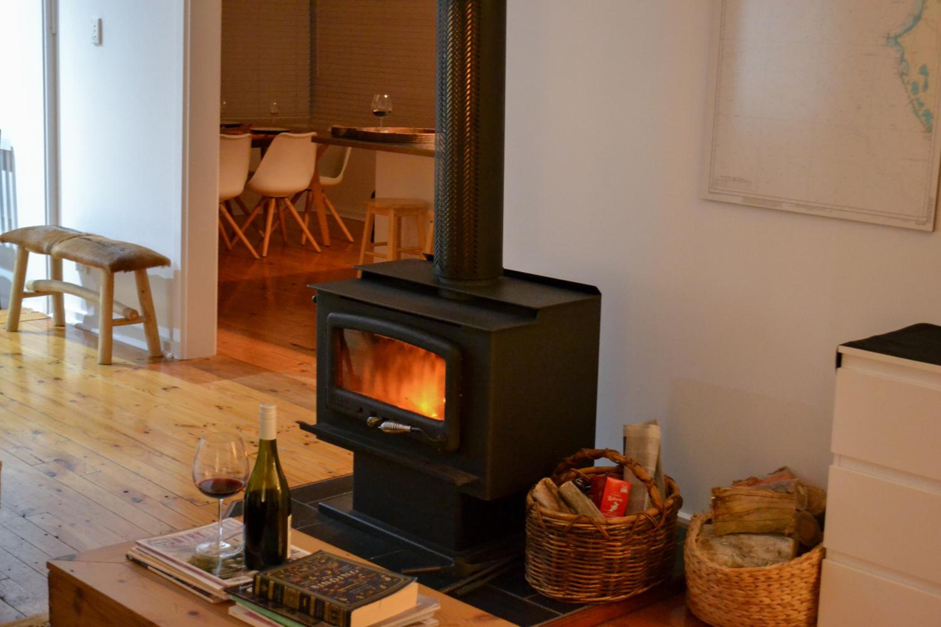 The Nook - Cosy log fire cottage