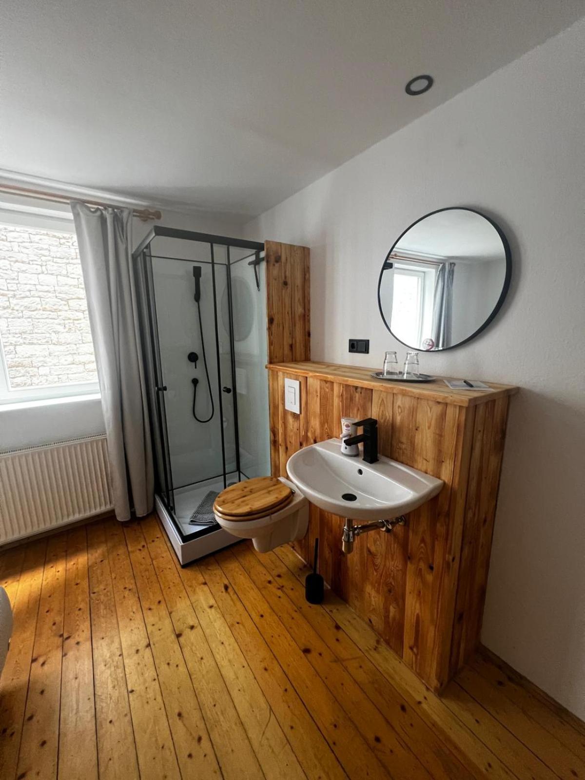 Gasthof zum goldenen Schiff - Historisches Hotel mit Frühstück & Self-Check-in