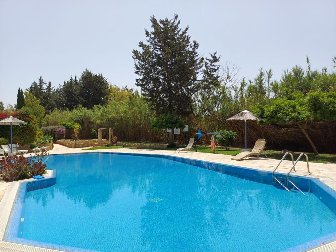 Paradise Gardens - superb large 3 bed 2 bath apt