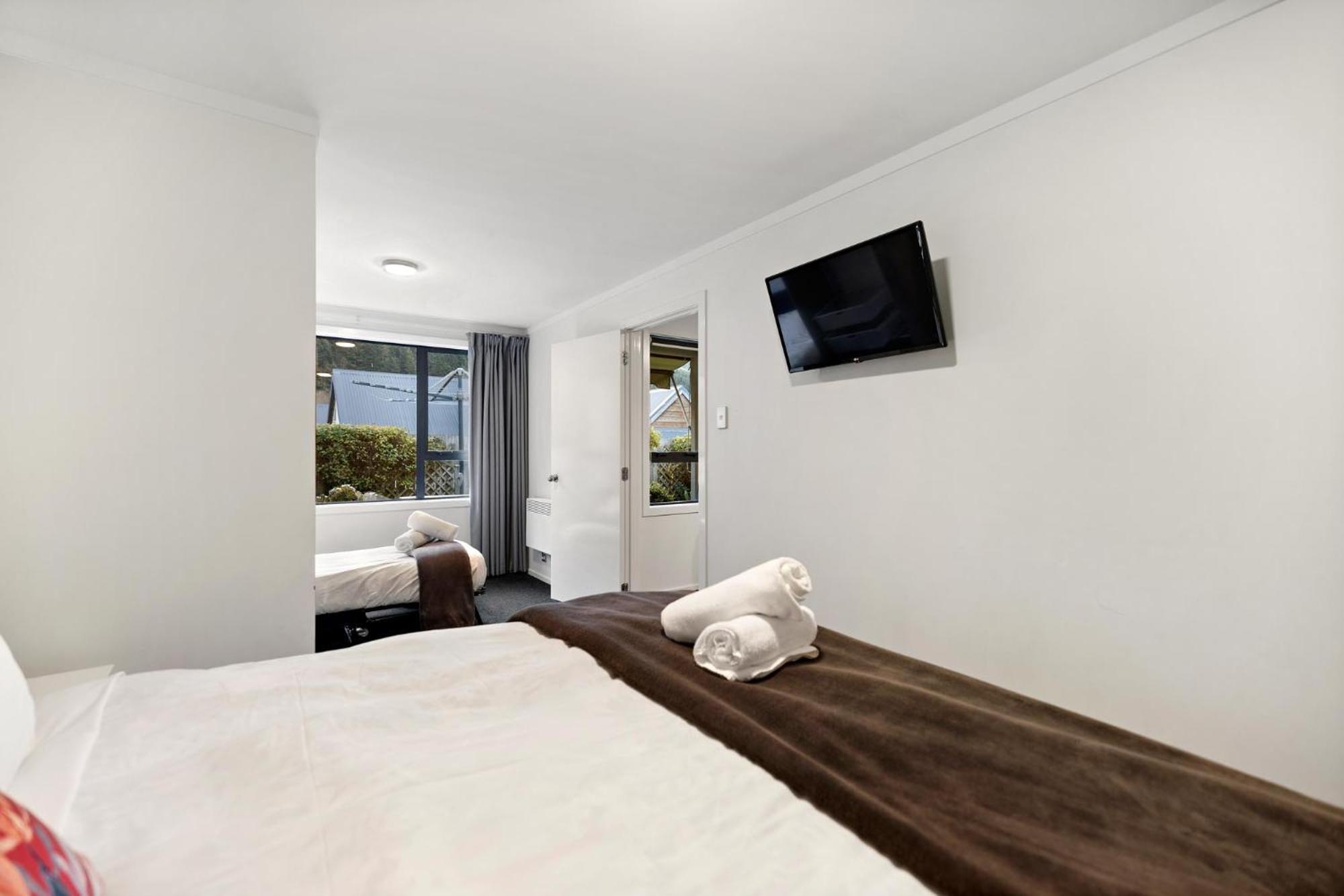 Town centre house. Perfect for families and groups view 3