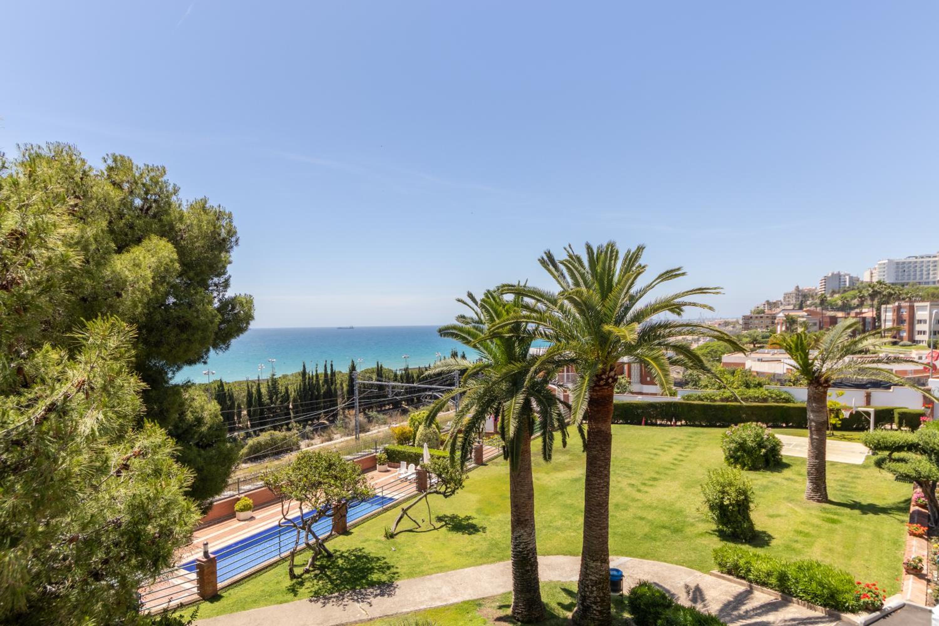 Verd i Blau - Apartament amb Piscina view 2