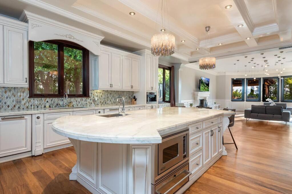 Luxury Villa With Private Pool and Spa Sleeps 14