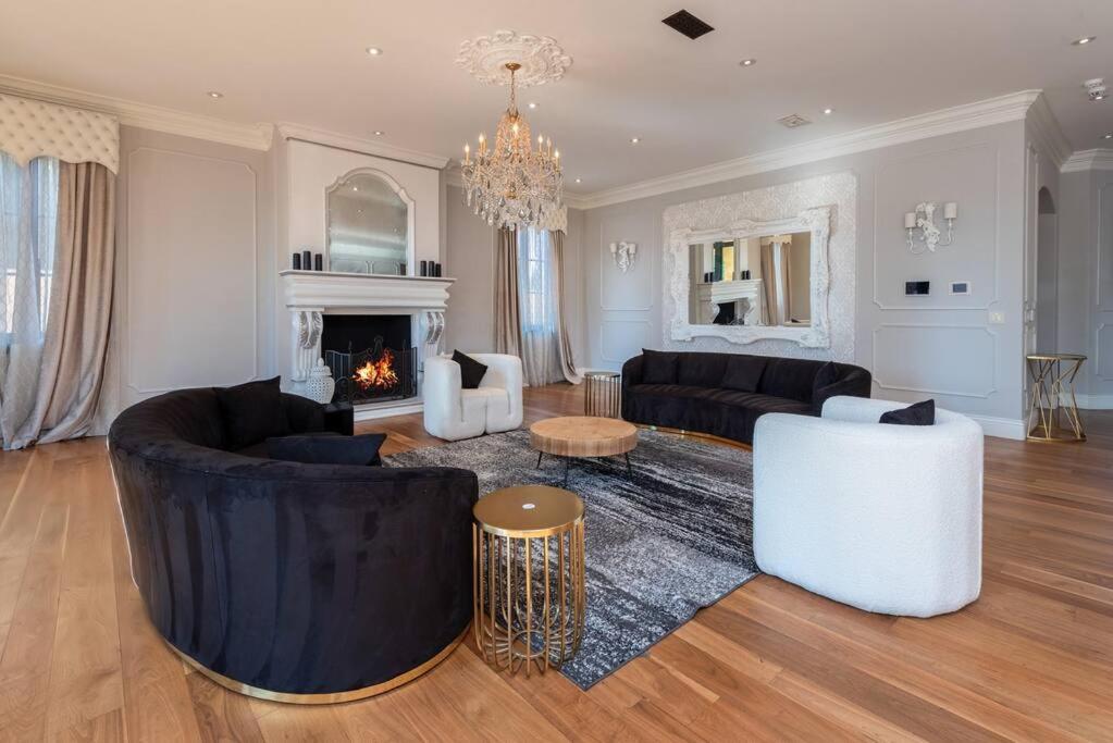 Luxury Villa With Private Pool and Spa Sleeps 14