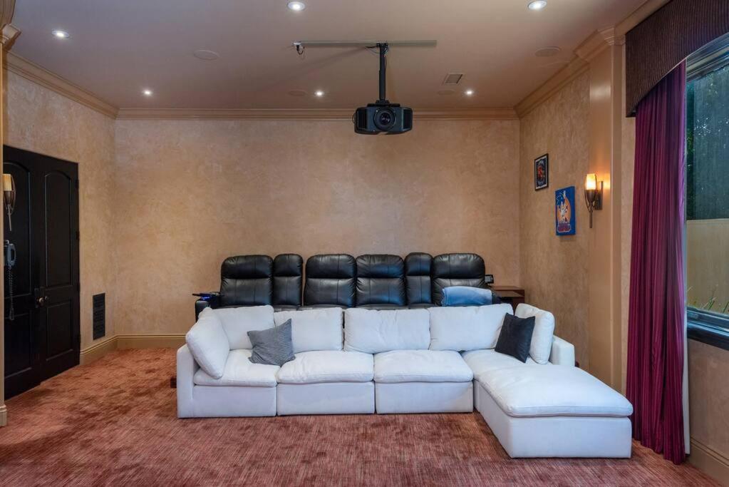 Luxury Villa With Private Pool and Spa Sleeps 14