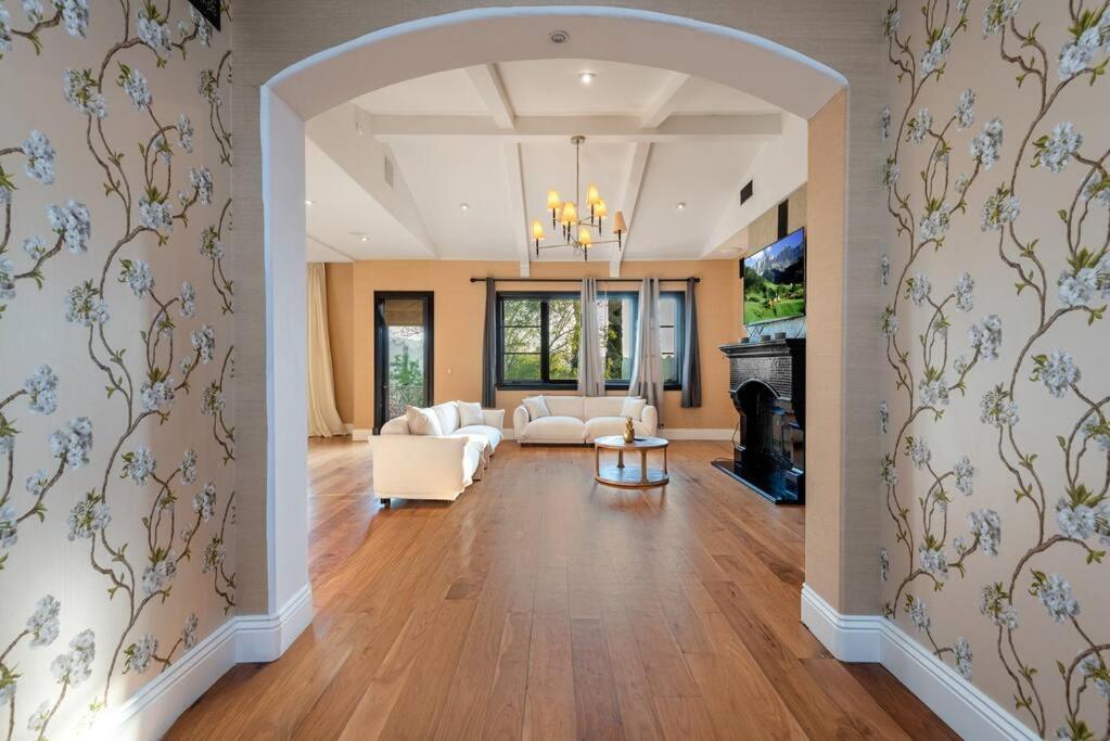 Luxury Villa With Private Pool and Spa Sleeps 14