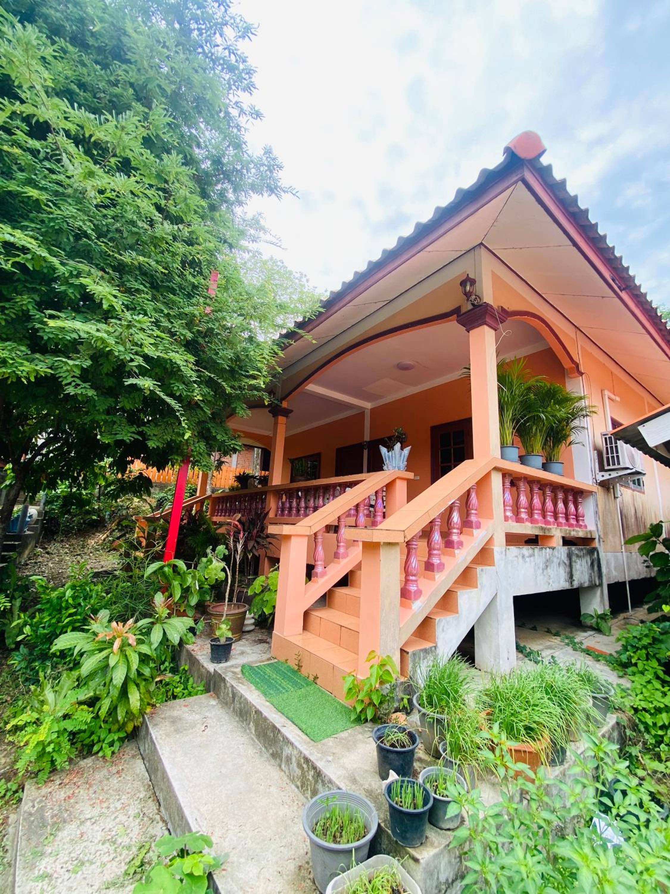 Good vibes bungalow at Ya Nui beach