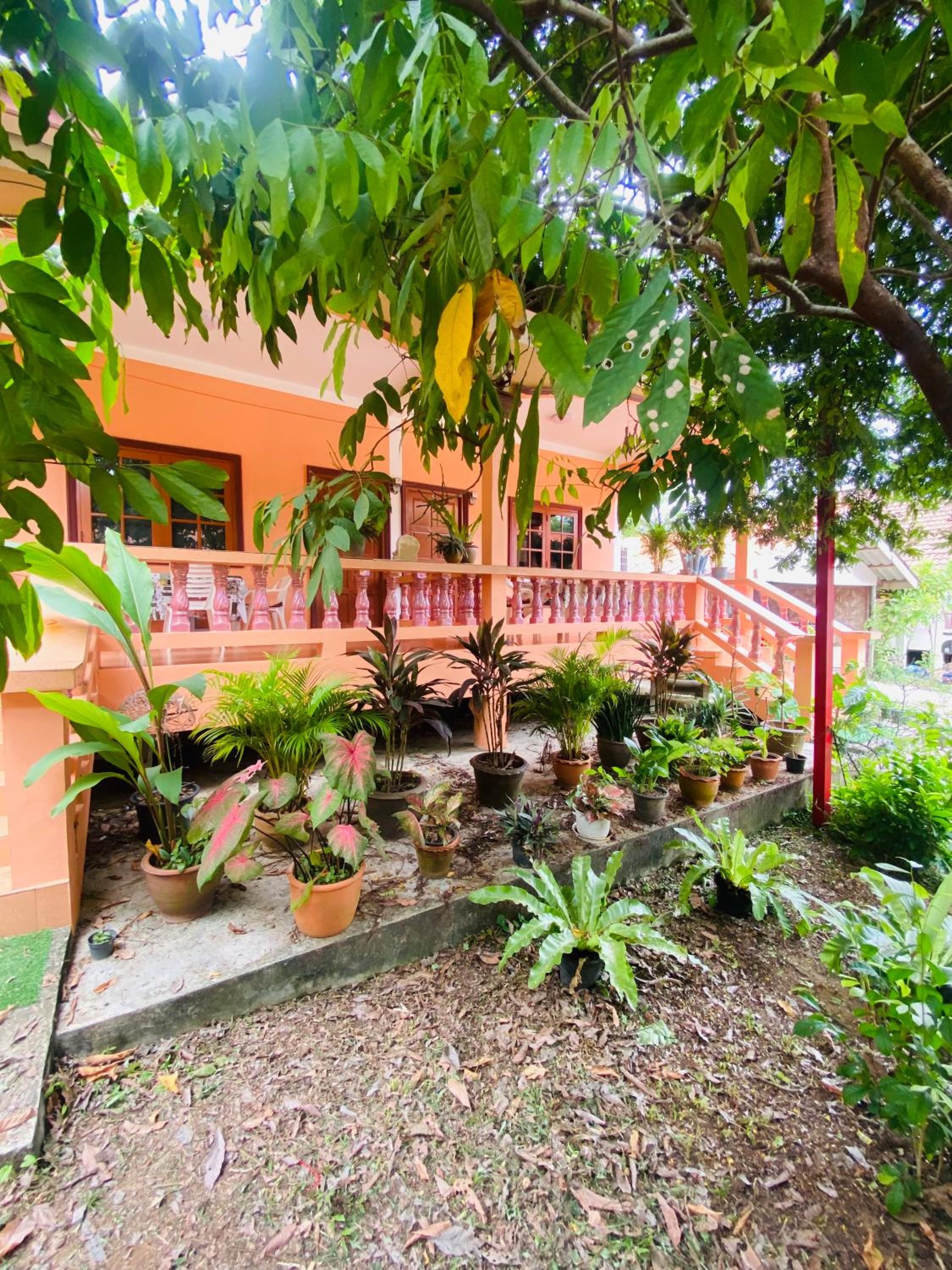Good vibes bungalow at Ya Nui beach