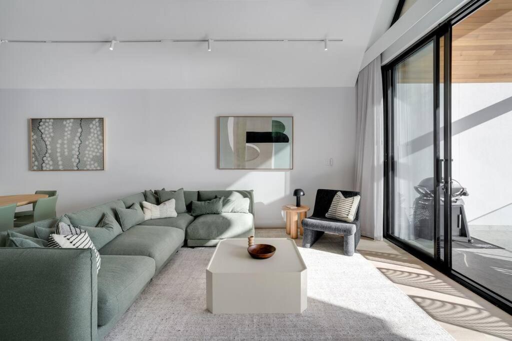 RIVA 202Espy - Brand new luxury beachfront - Sleeps 8