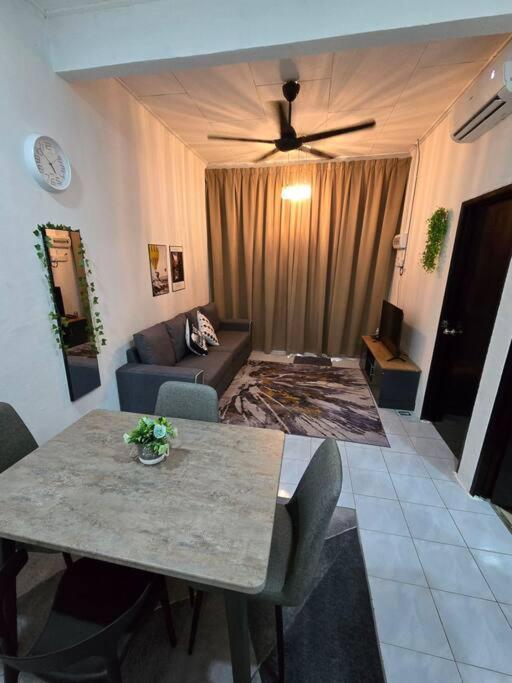 Trio Homestay at Tanah Merah photo 1