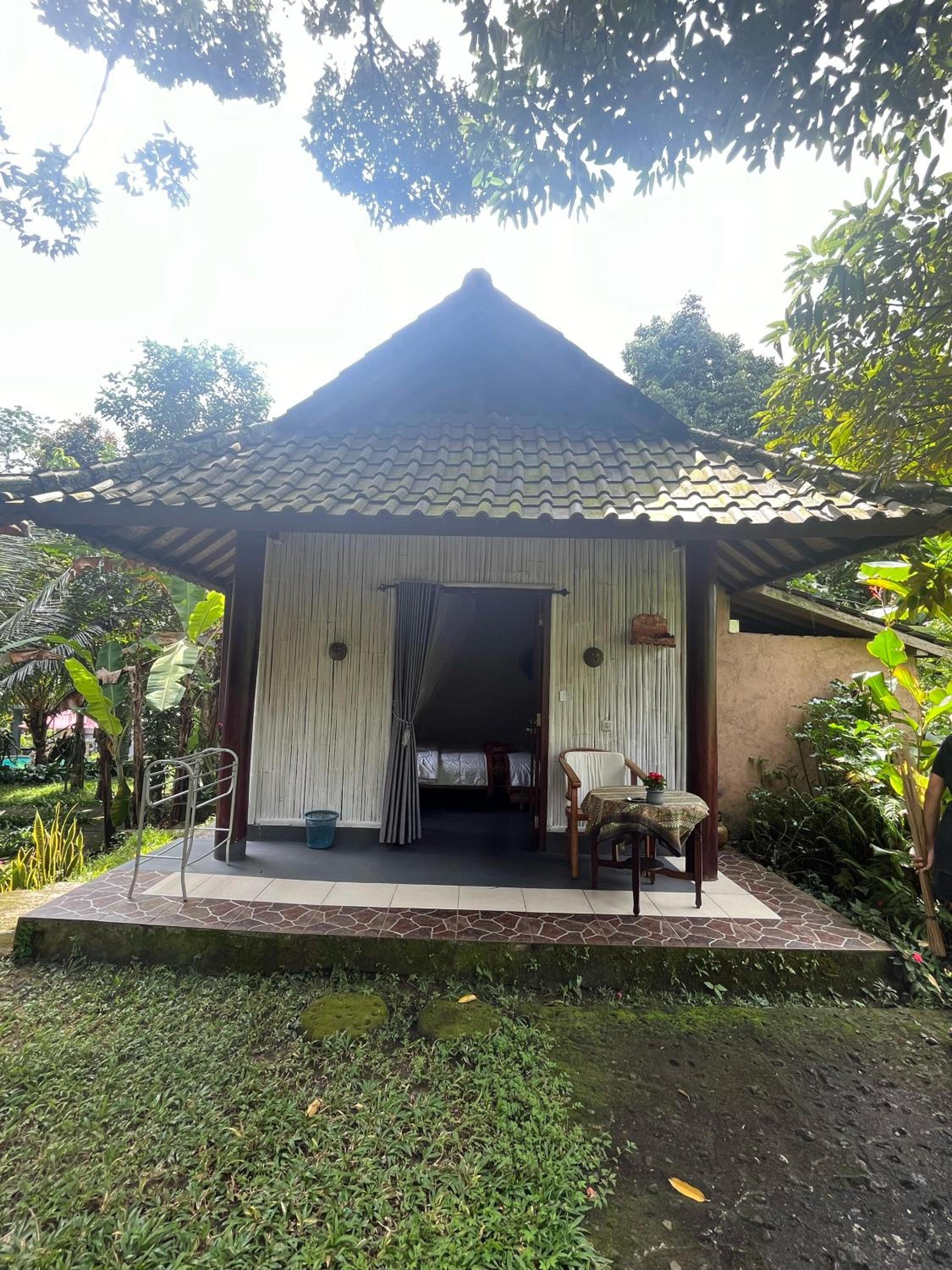 Hotel Khrisna Hs and Cottages - Image 1