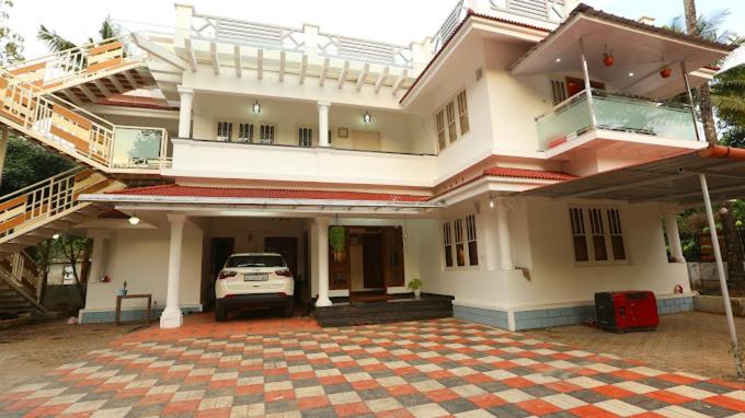 Essence Munnar