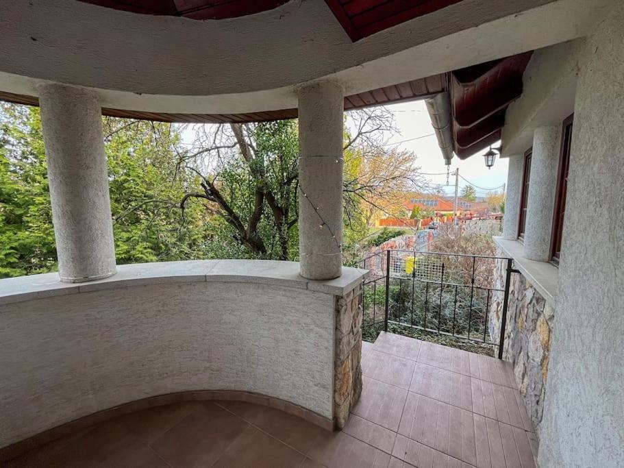 Pine Grove Villa view 3