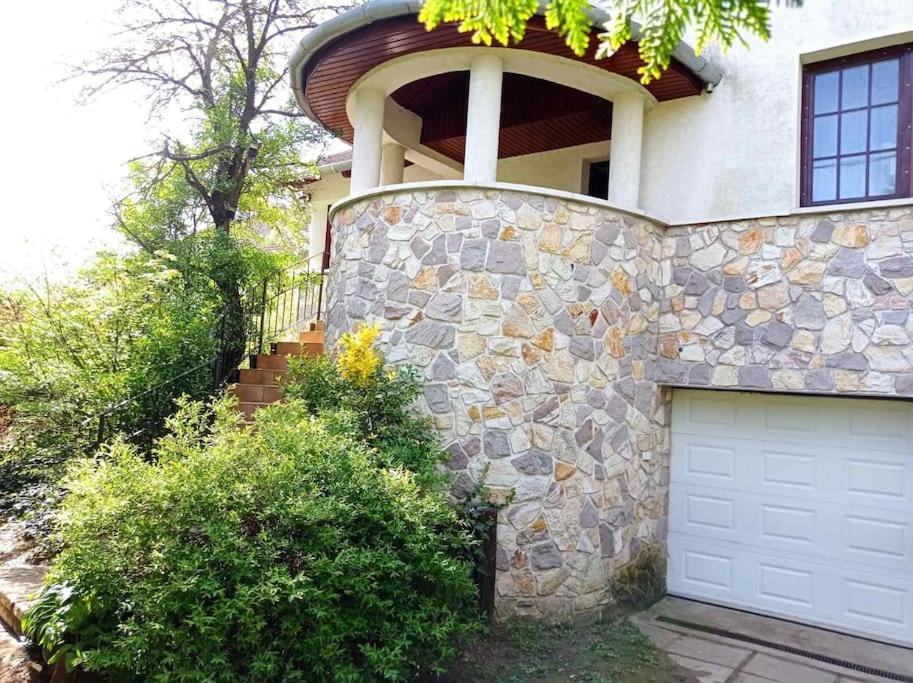 Pine Grove Villa view 5