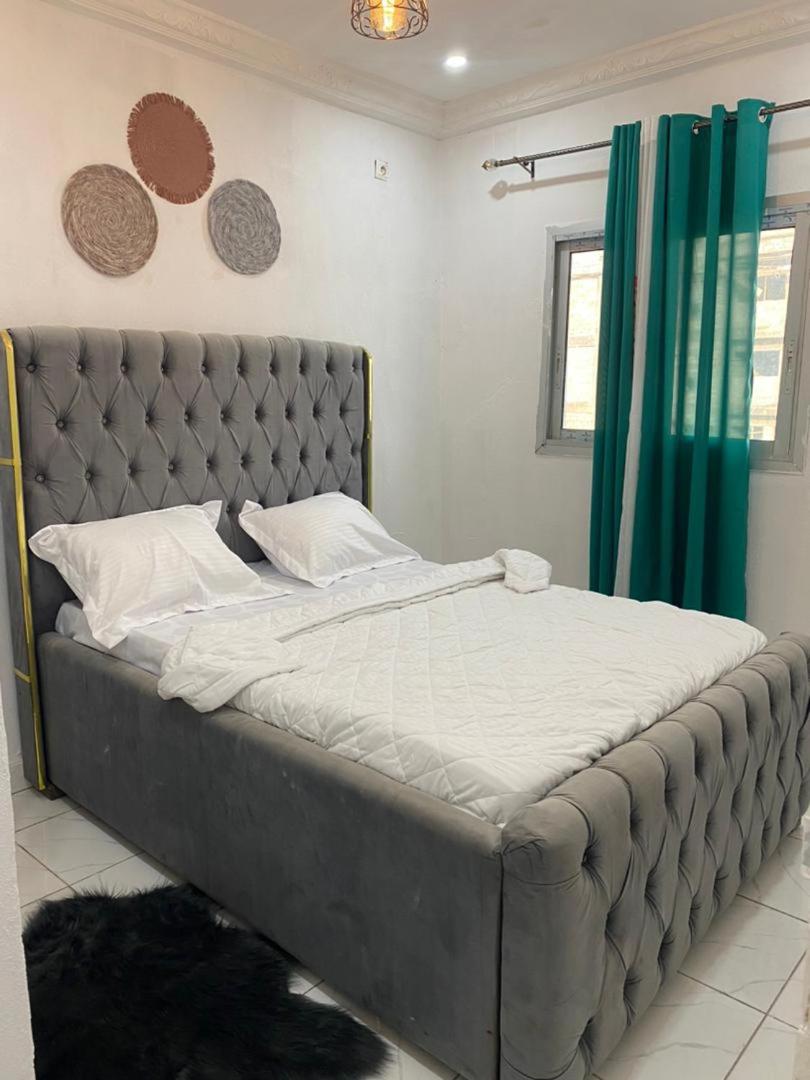Studio meublé à bas prix (salon, chambre, douche, cuisine)