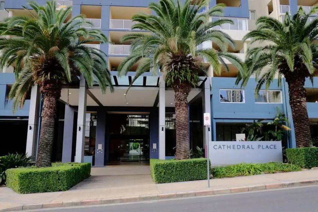 Hotel Retro Chic Vibes, Tropical Pool & Prime Location - Image 1