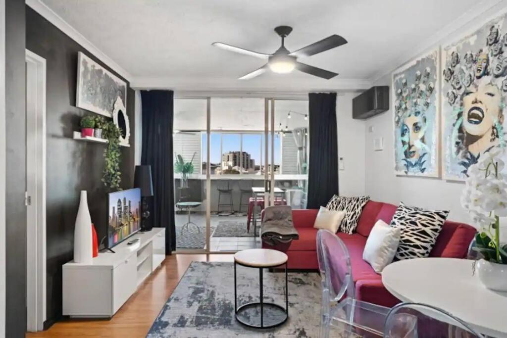 Retro Chic Vibes, Tropical Pool & Prime Location